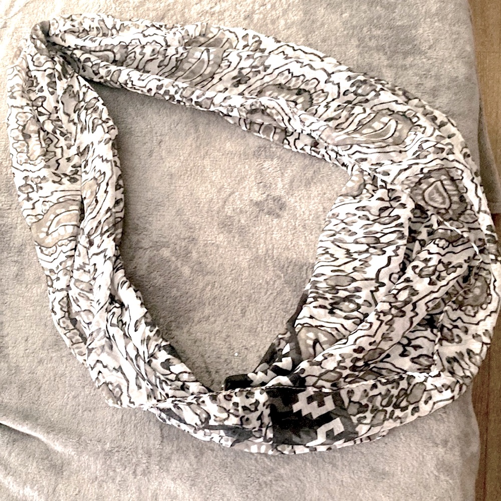 Gray & Black Patterned Infinity Scarf